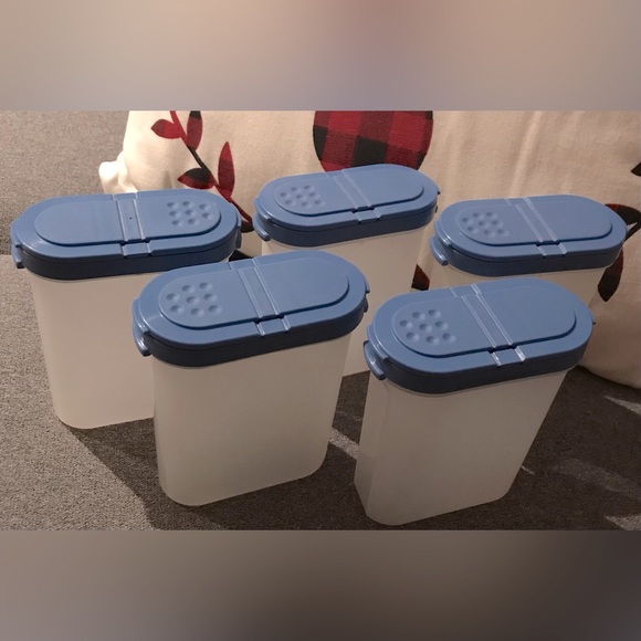 Vintage Lot of Tupperware 5 Blue Modular Mates Spice Shakers - Picture 1 of 4